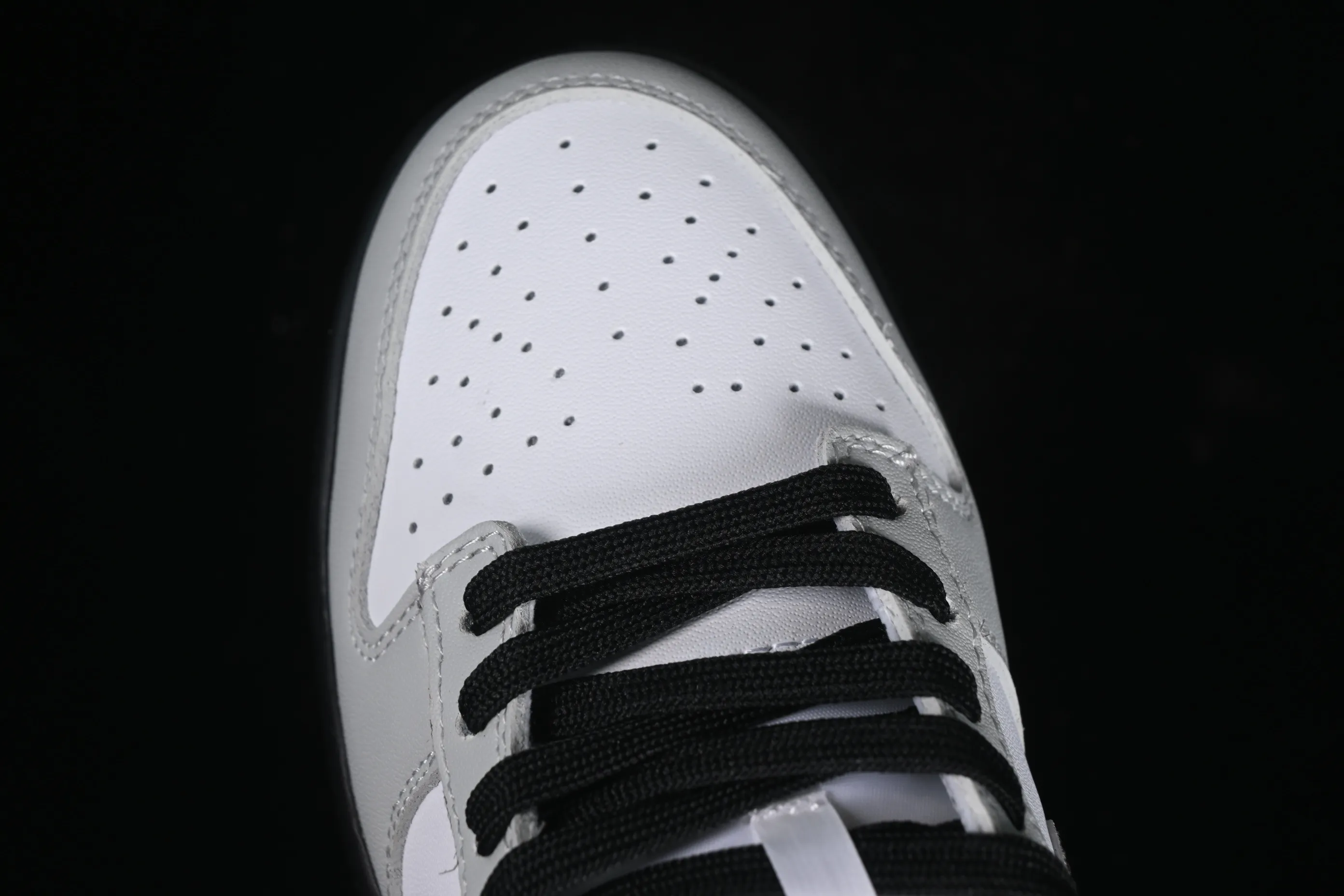 All categories Nk SB Dunk series Nk SB Dunk Low low-top sneakers Nk Dunk Low "Glitter Swoosh" light silver SB low-top casual sneakers HQ3462-191
